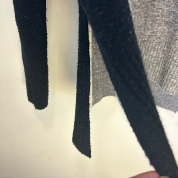 Athleta color block turtle neck sweater side slits high low straight hem Sz Med - Picture 8 of 12
